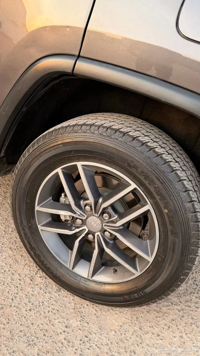 جيب جراند شيروكي ليمتد 4x4 14