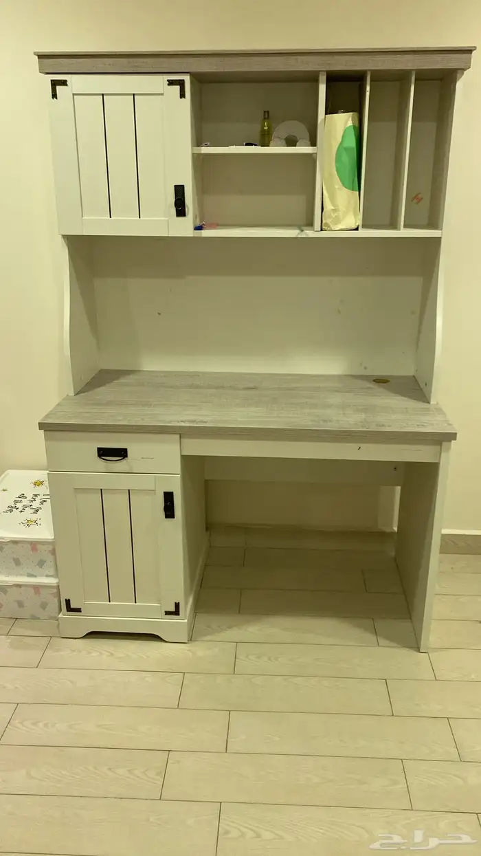 مكاتب مدرسيه وطاولة طعام ب 4 كراسي الطول 150 والعرض 90 0