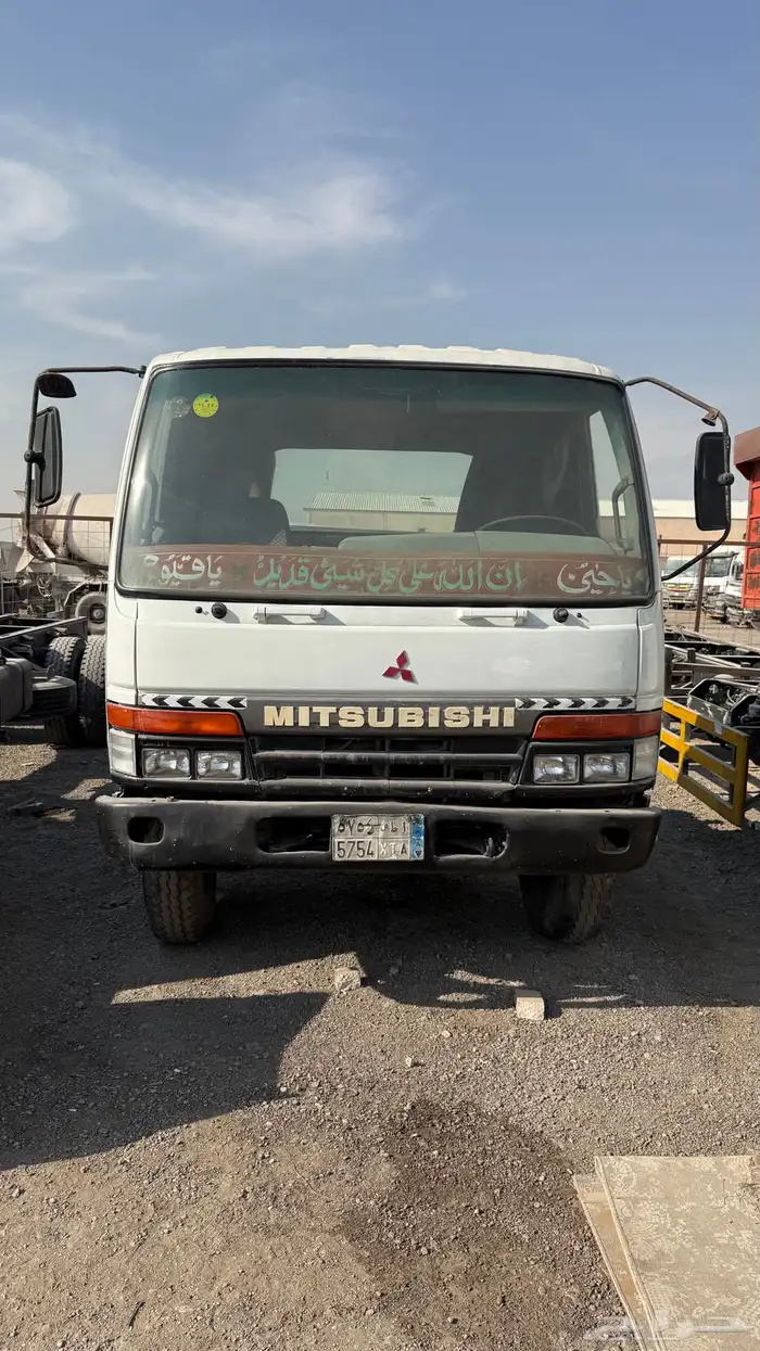لوري ميتسوبيشي 0