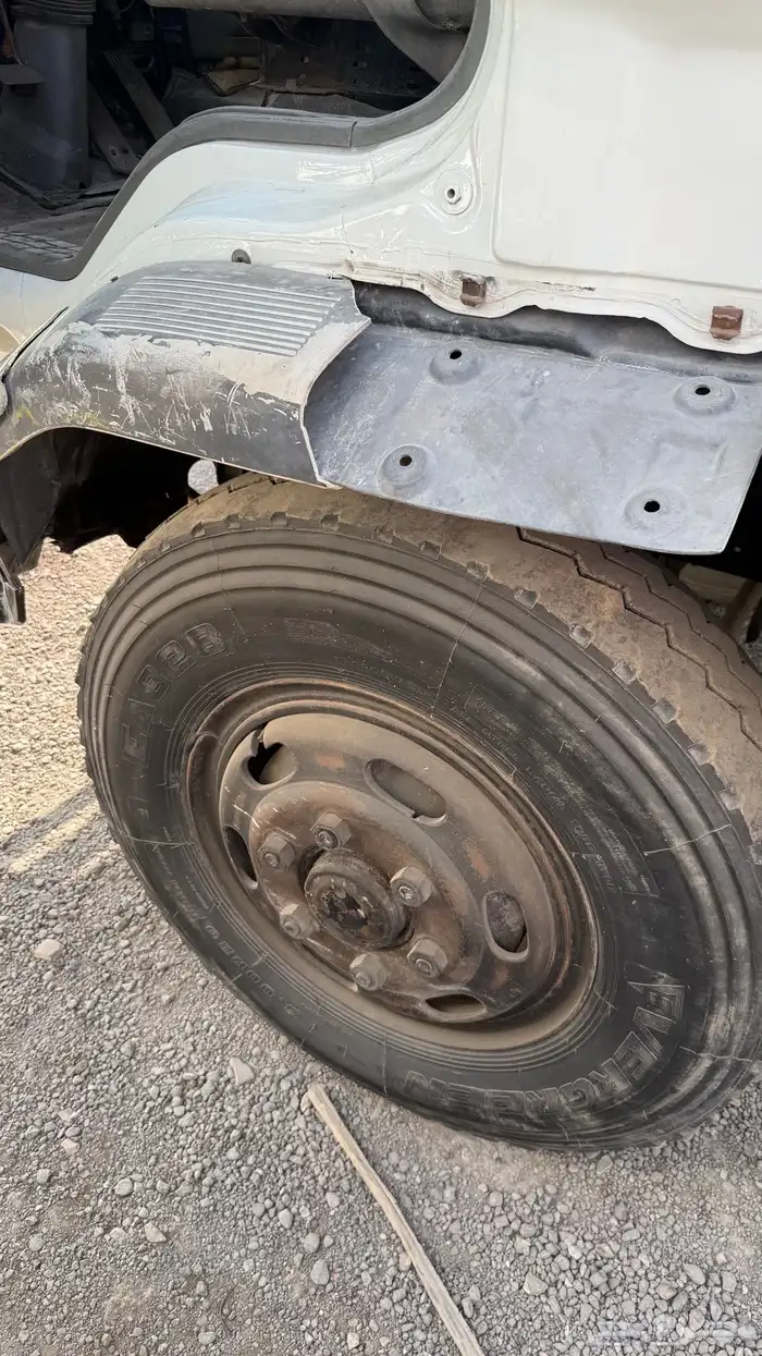 لوري ميتسوبيشي 4