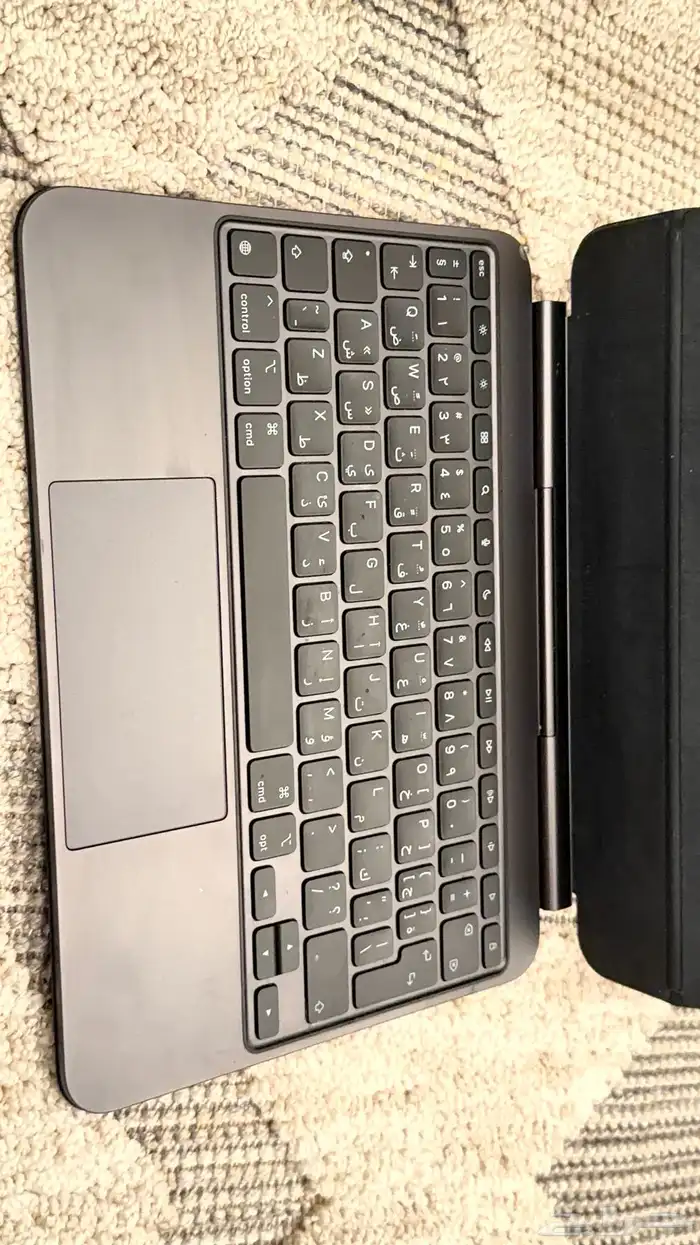 ايباد برو 11 انش 256 جيجا مع كيبورد 6