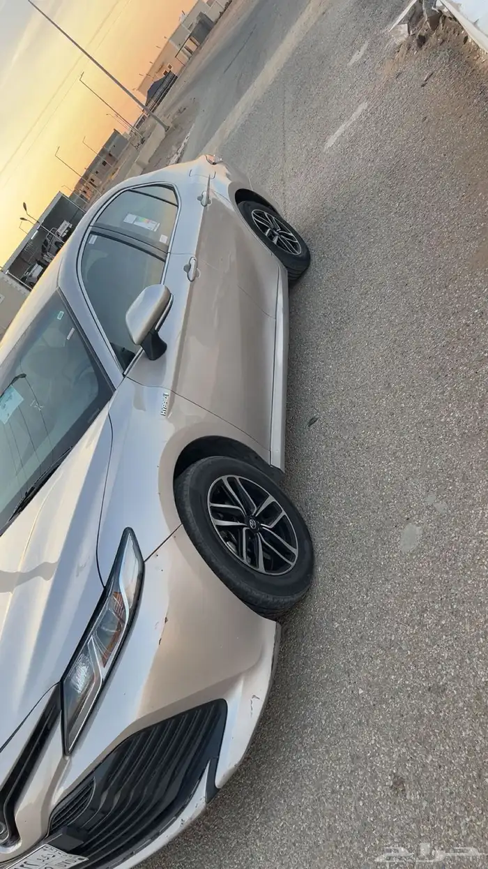 كامري هايبرد اللون ذهبي شبه الجديده 16