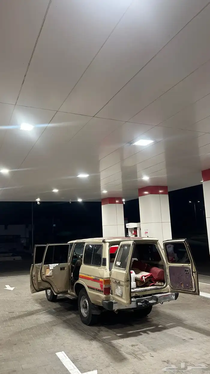 صالون لاندكروزر 1987 مكيف 12