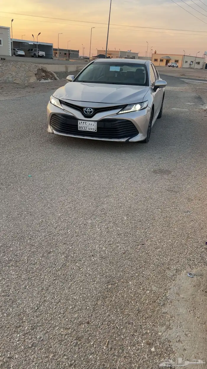 كامري هايبرد اللون ذهبي شبه الجديده 0