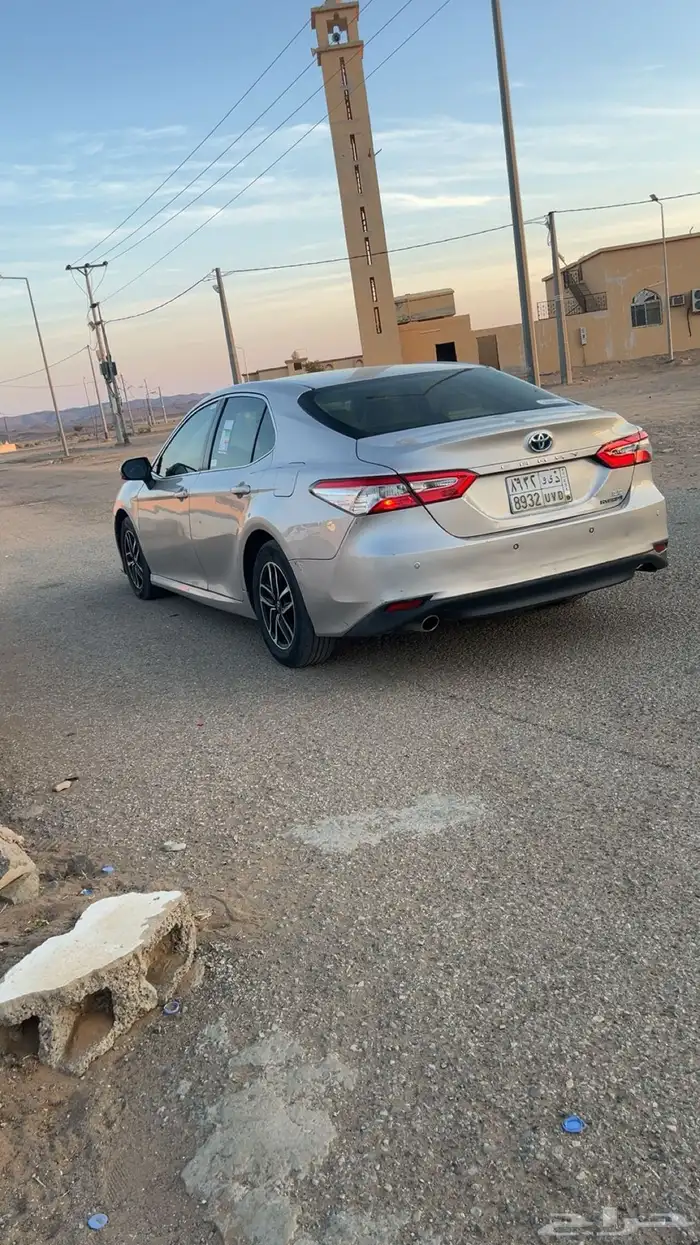 كامري هايبرد اللون ذهبي شبه الجديده 1