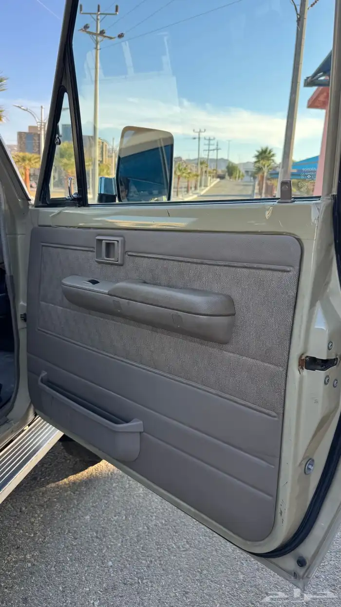 للبيع شاص مخزن 77