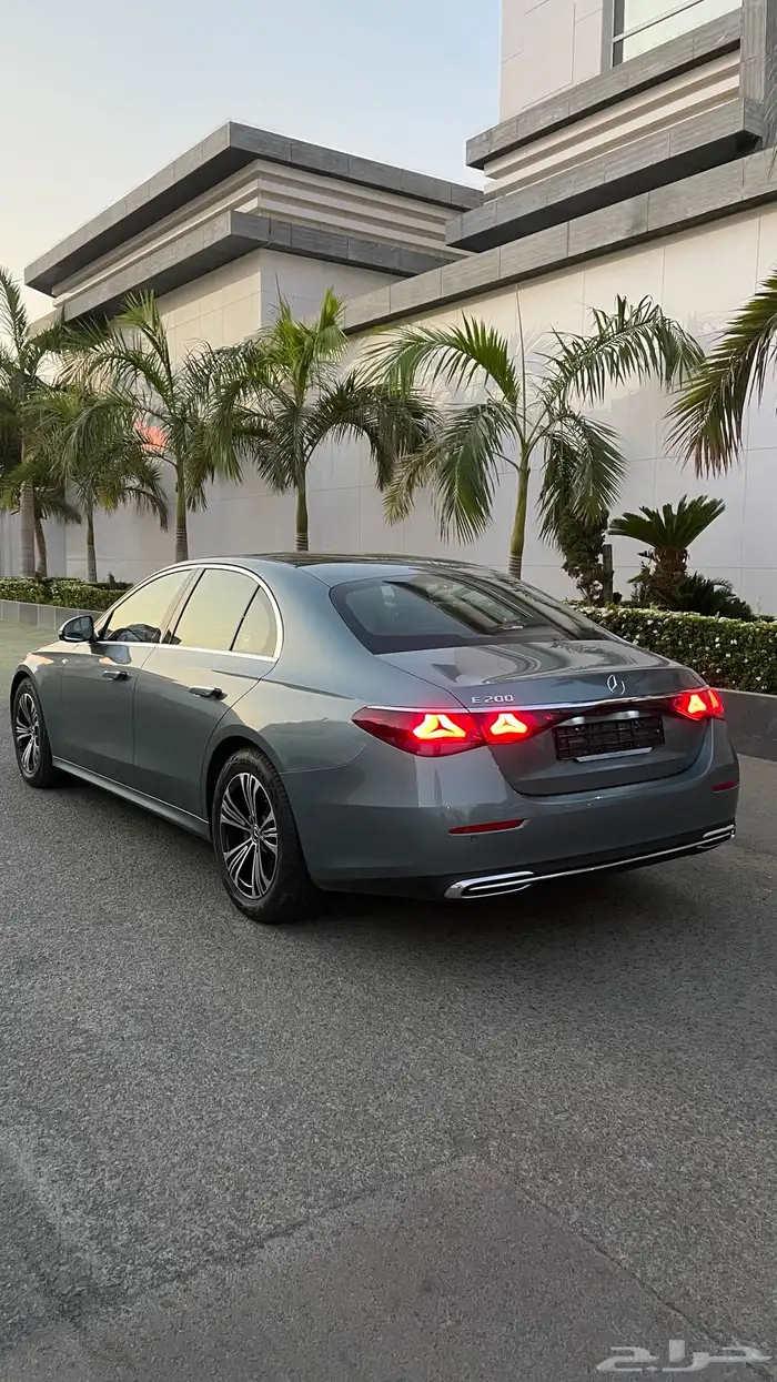 مرسيدس E200 2025 عداد 5 آلاف km ضمان الجفالي الى 2027 4