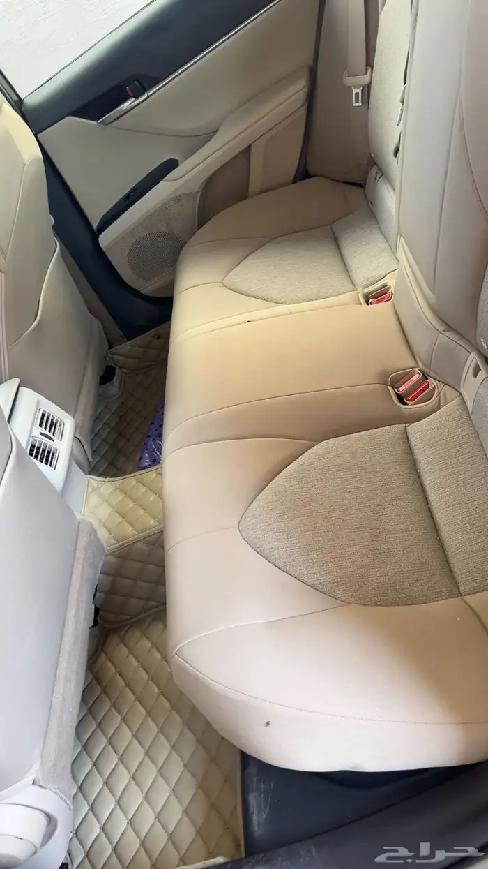 كامري هايبرد اللون ذهبي شبه الجديده 40