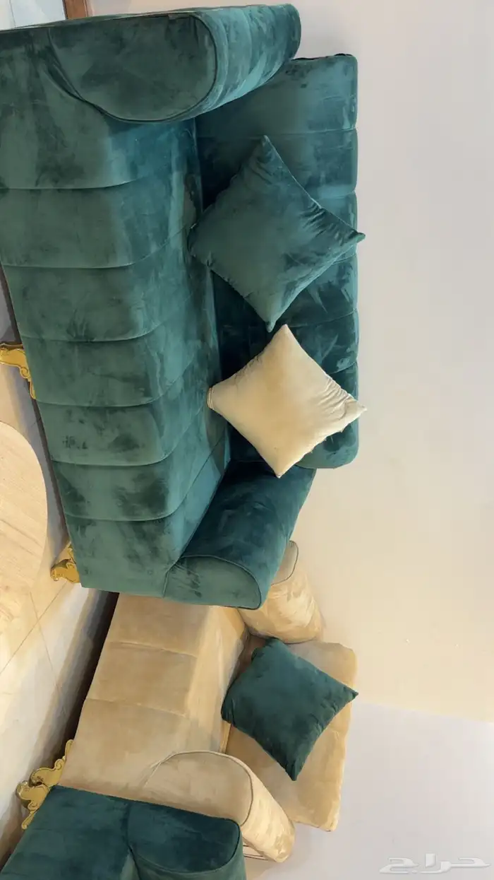 كنب وطاولة و9 مساند 2