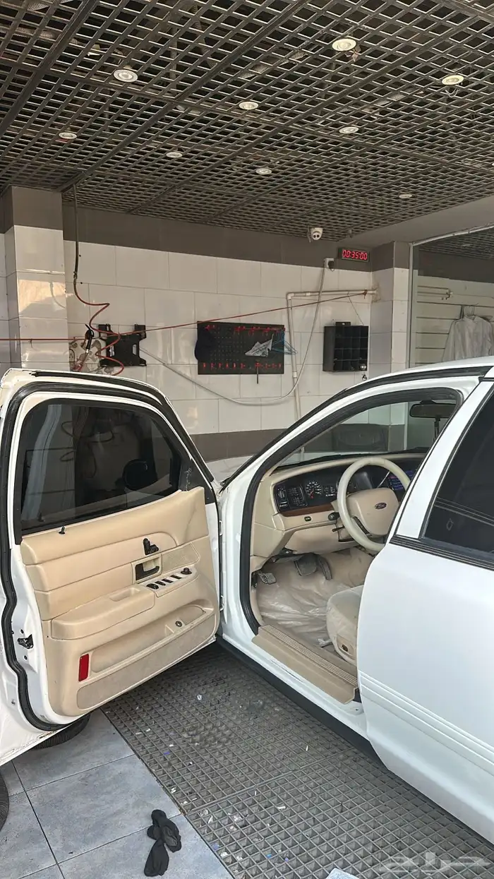 فورد فكتوريا 2010 1