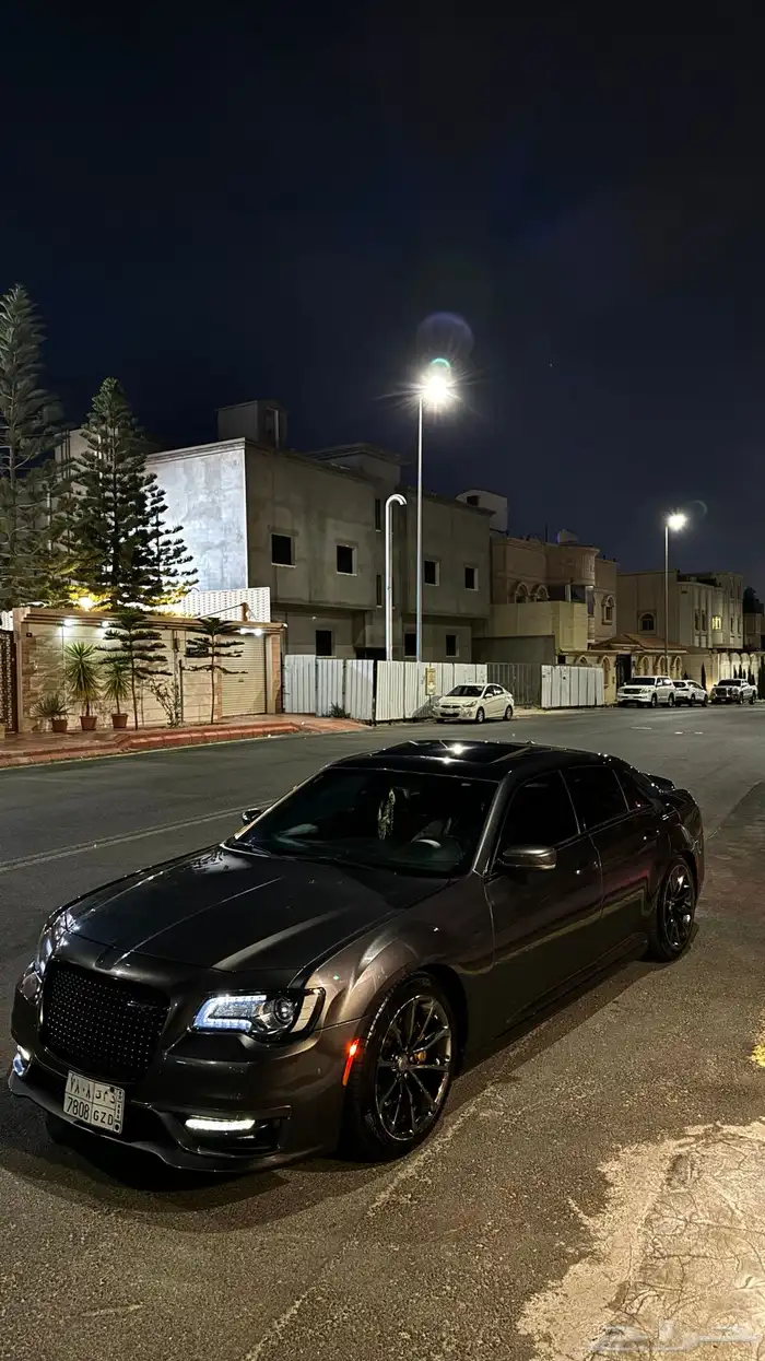كرايسلر srt 8