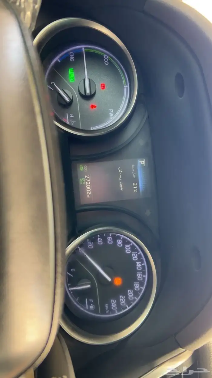 كامري هايبرد اللون ذهبي شبه الجديده 25