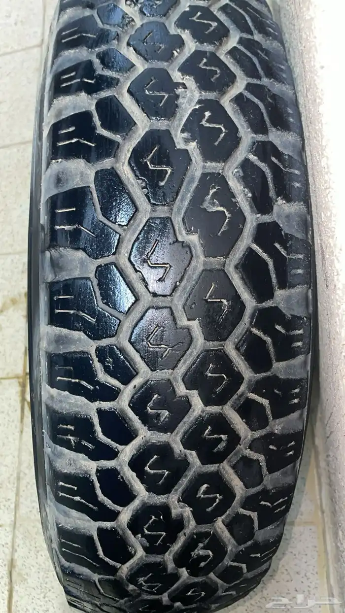 السلام عليكم اعرض لكم كفرات حجري أربع موديل 2017 وجنوط هلل 4