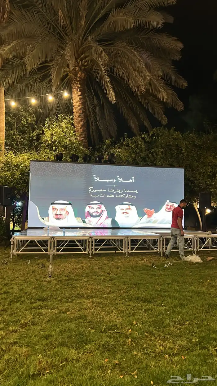 مسرح خشب ومسرح زجاج و شاشات واضاءات 3