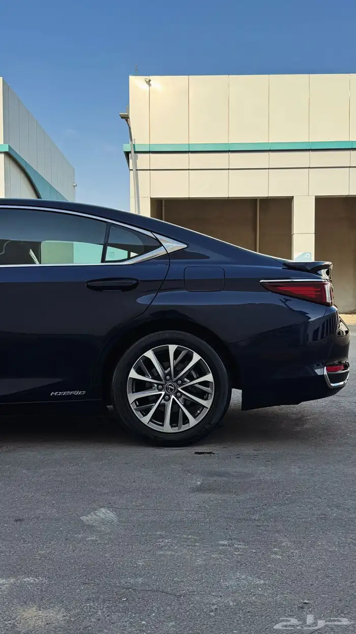 لكزس 2022 300h هايبرد 2