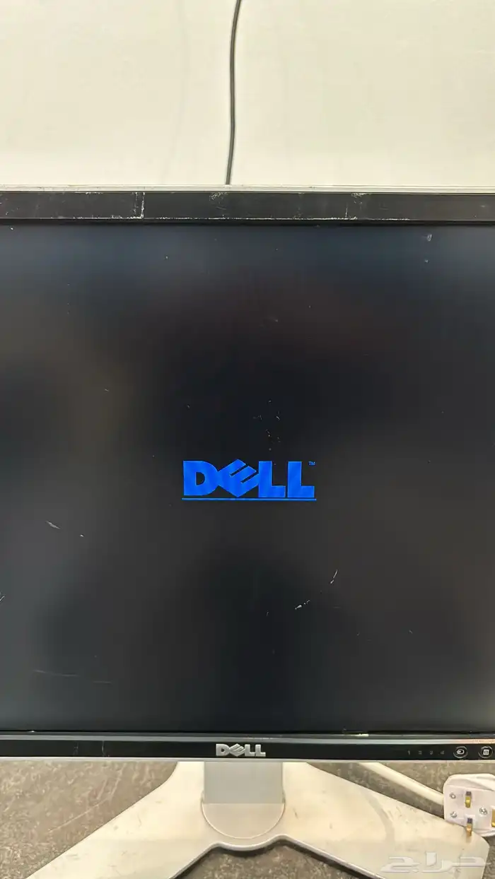 للبيع ثلاث شاشات كمبيوتر مستعمله 2