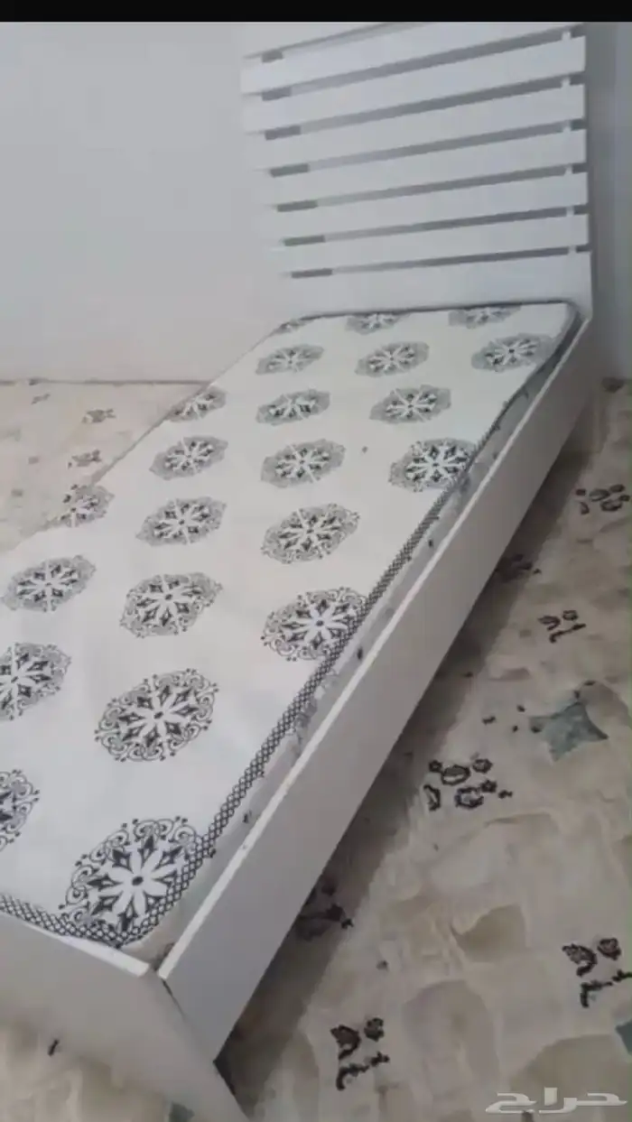 اثاث بيت ( سجادة   تخت مع مرتبة   خزانة ) 0