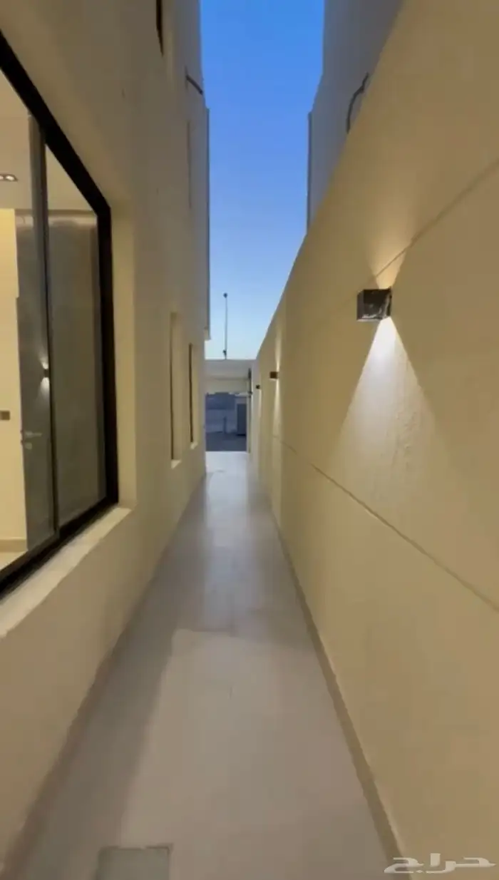 للبيع دور ارضي في حي  المرجان 4