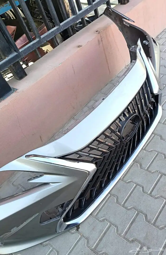 صدام امامي لكزس es350مديل 2023 3