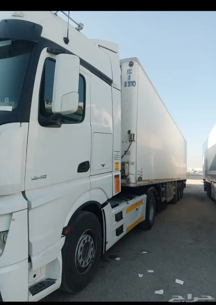 شاحنة راس تريلا اكتروس. MP4. 2016 1