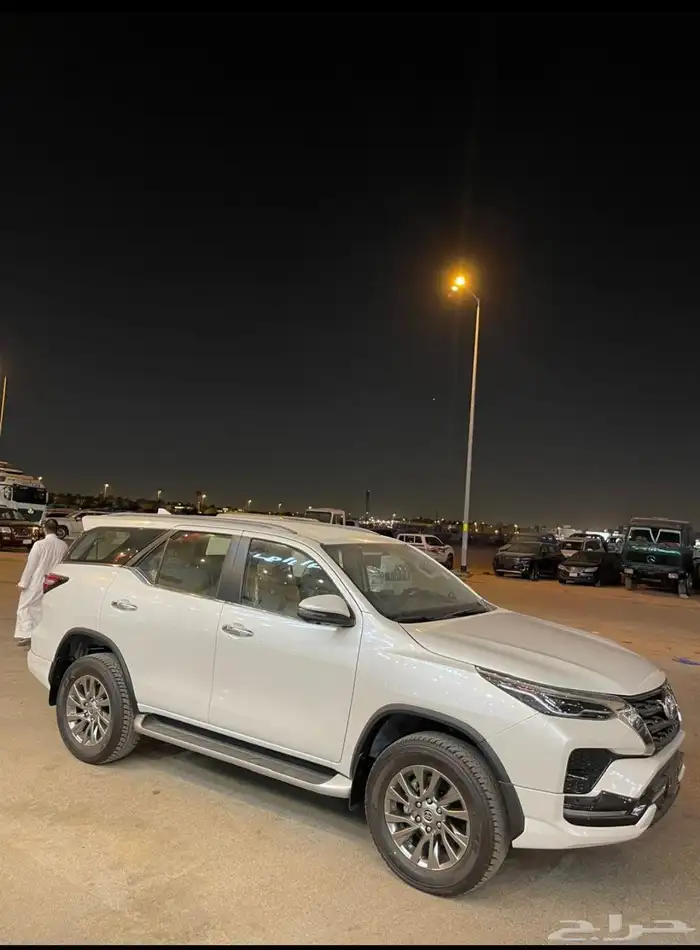 تويوتا فورتشنر VX3 بنزين 2025 3