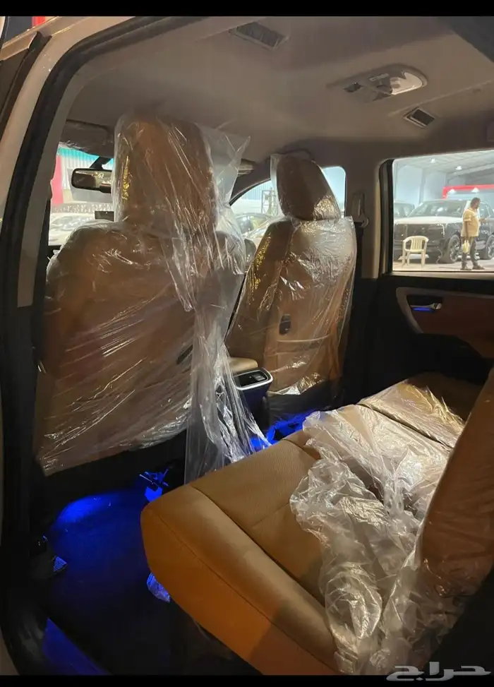 تويوتا فورتشنر VX3 بنزين 2025 6