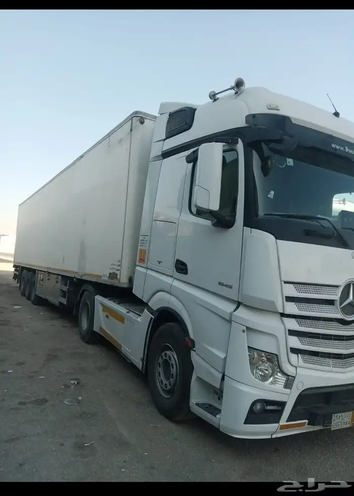 شاحنة راس تريلا اكتروس. MP4. 2016 0