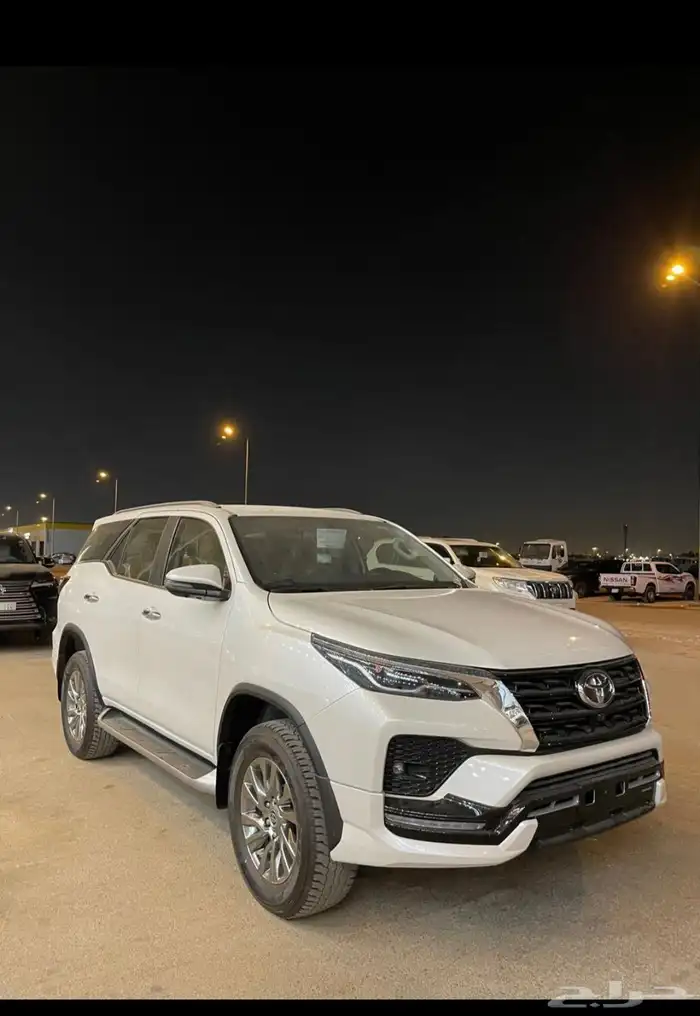 تويوتا فورتشنر VX3 بنزين 2025 1