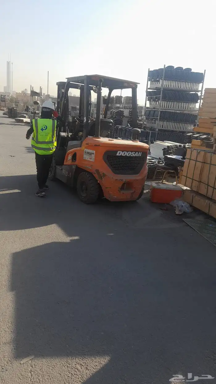 للايجار رافعه شوكيه فوركليفت 1