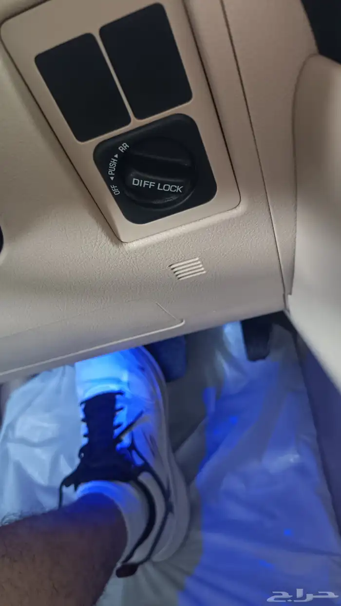 لاند كروزر 2015 GXR.8 بريمي 21