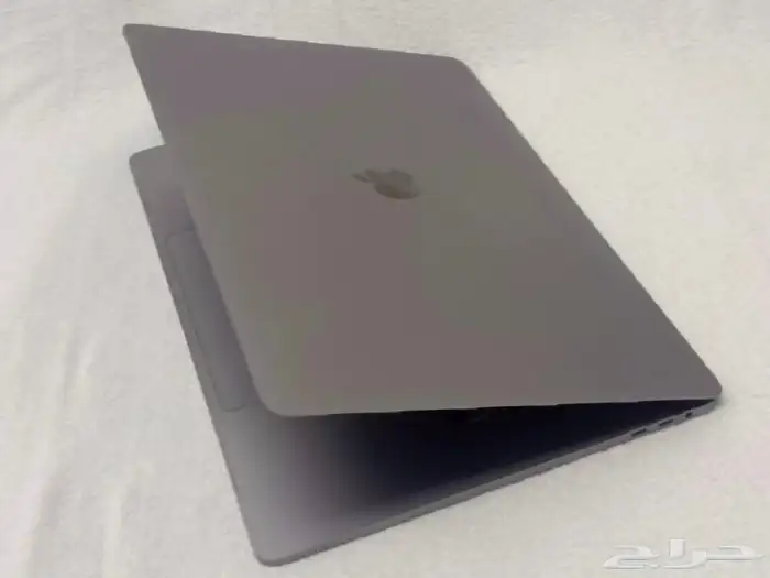 MacBook Pro Look like new Touch Bar 16GB ram 500gb 4