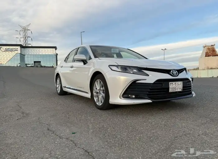 كامري موديل 2024 ابيض فل كامل بنزين ممشى 90 الف قابل لزياده 0