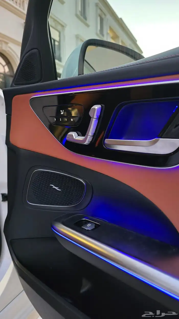 مرسيدس C300 موديل 2023 العداد 6 آلاف كيلو شبه جديد 38