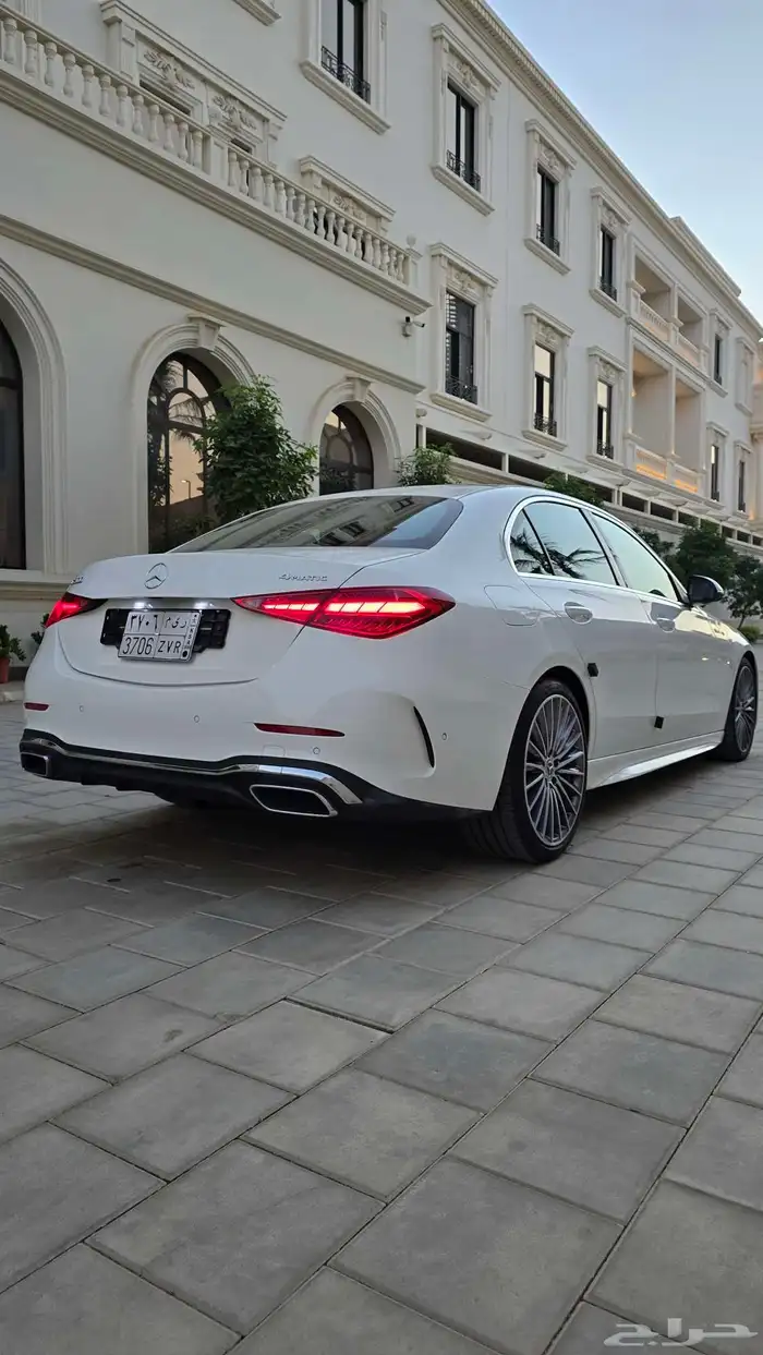 مرسيدس C300 موديل 2023 العداد 6 آلاف كيلو شبه جديد 3