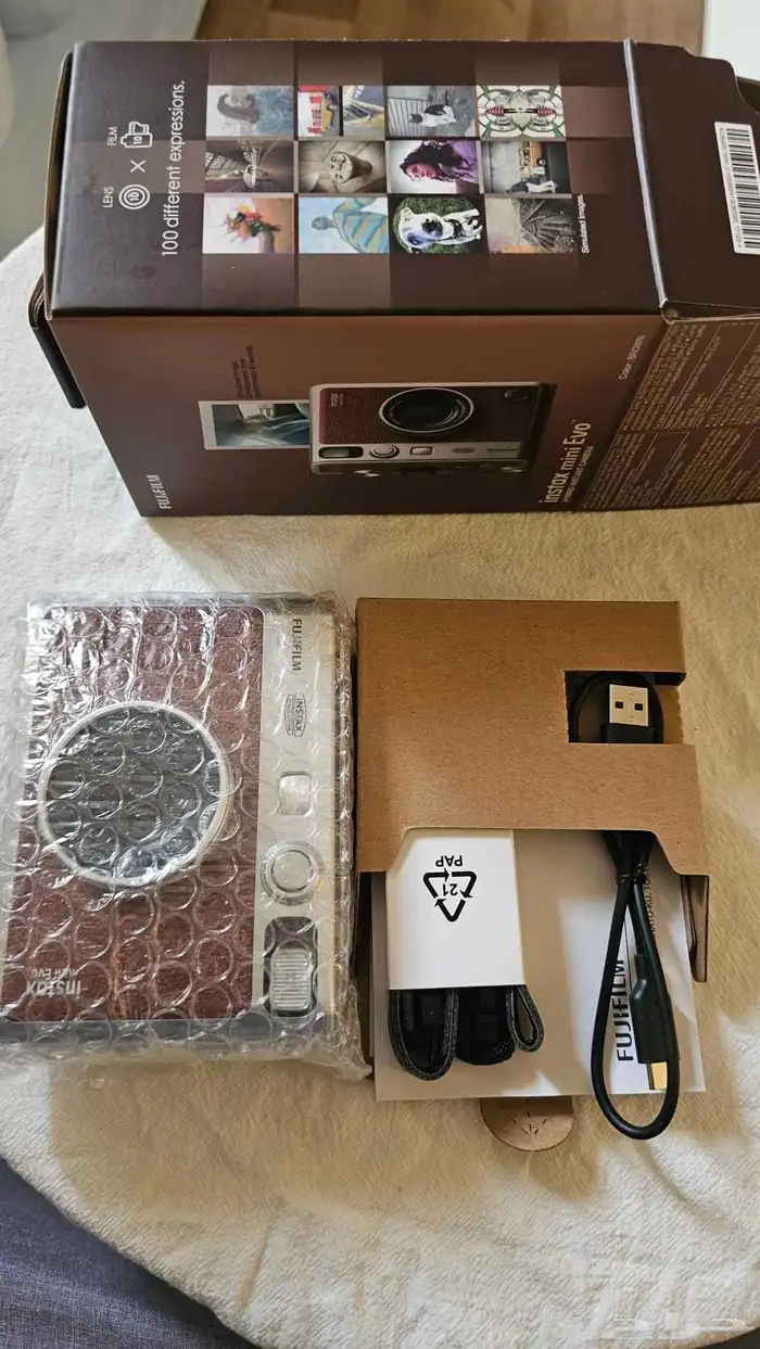 كاميرا انستاكس ميني ايفو من فوجي فيلم بلون بني 2