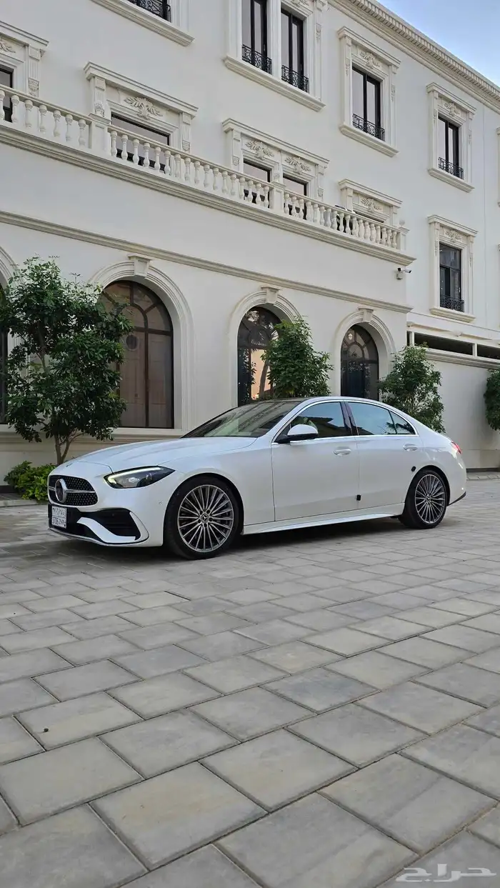 مرسيدس C300 موديل 2023 العداد 6 آلاف كيلو شبه جديد 5