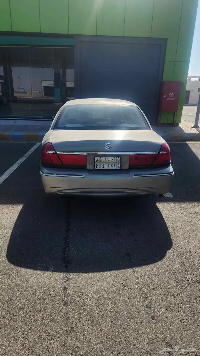 Ford Crown Victoria 3