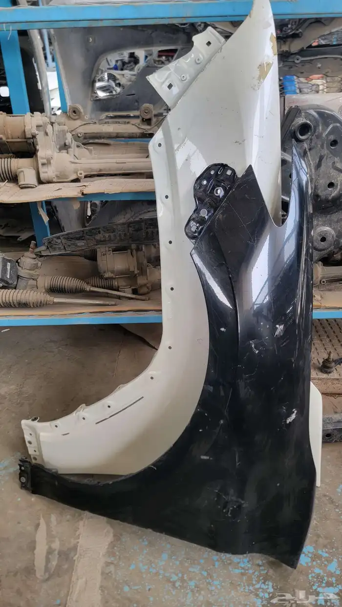 رفرف كامري 2025 .2026 يسار لون اسود نظيف بلعازل 0