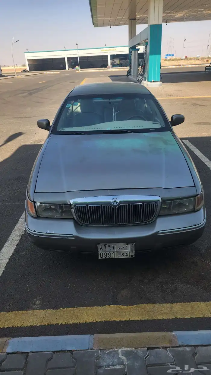 Ford Crown Victoria 1