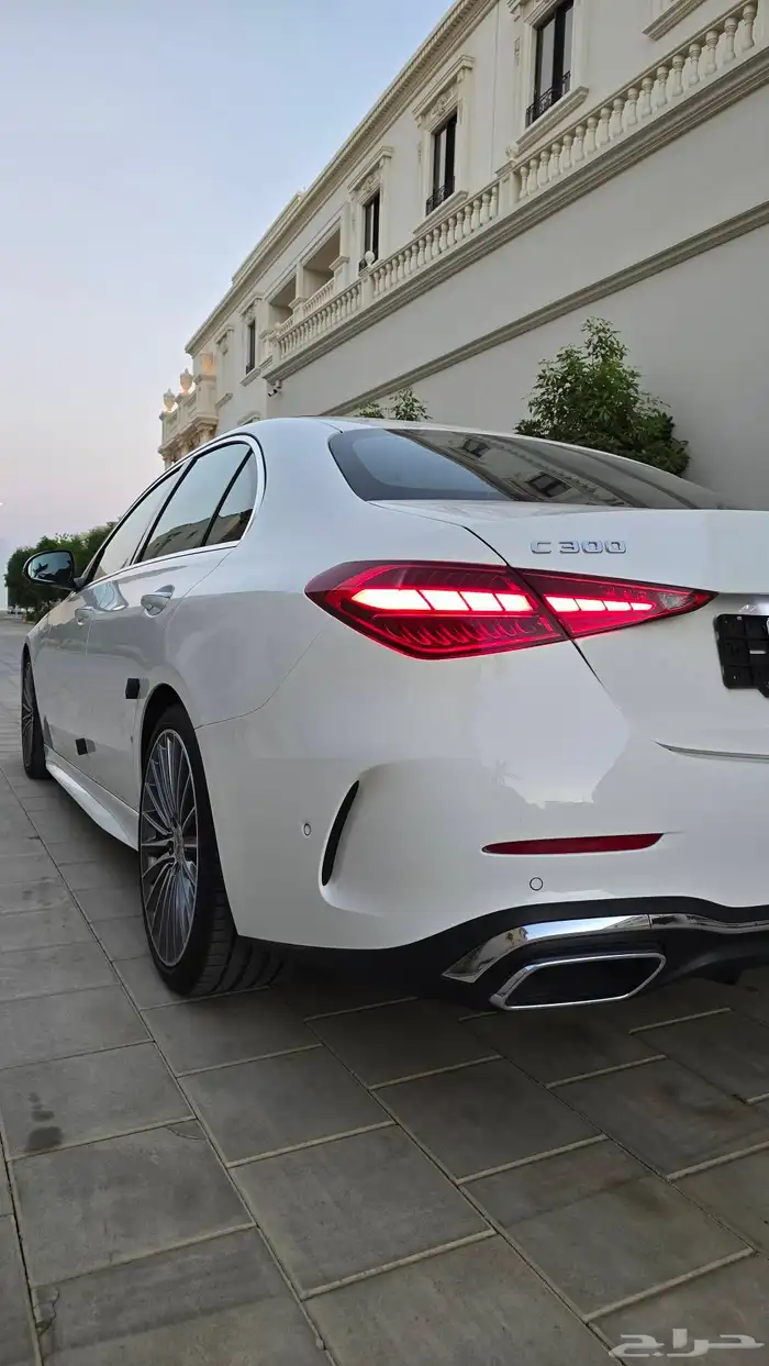 مرسيدس C300 موديل 2023 العداد 6 آلاف كيلو شبه جديد 1