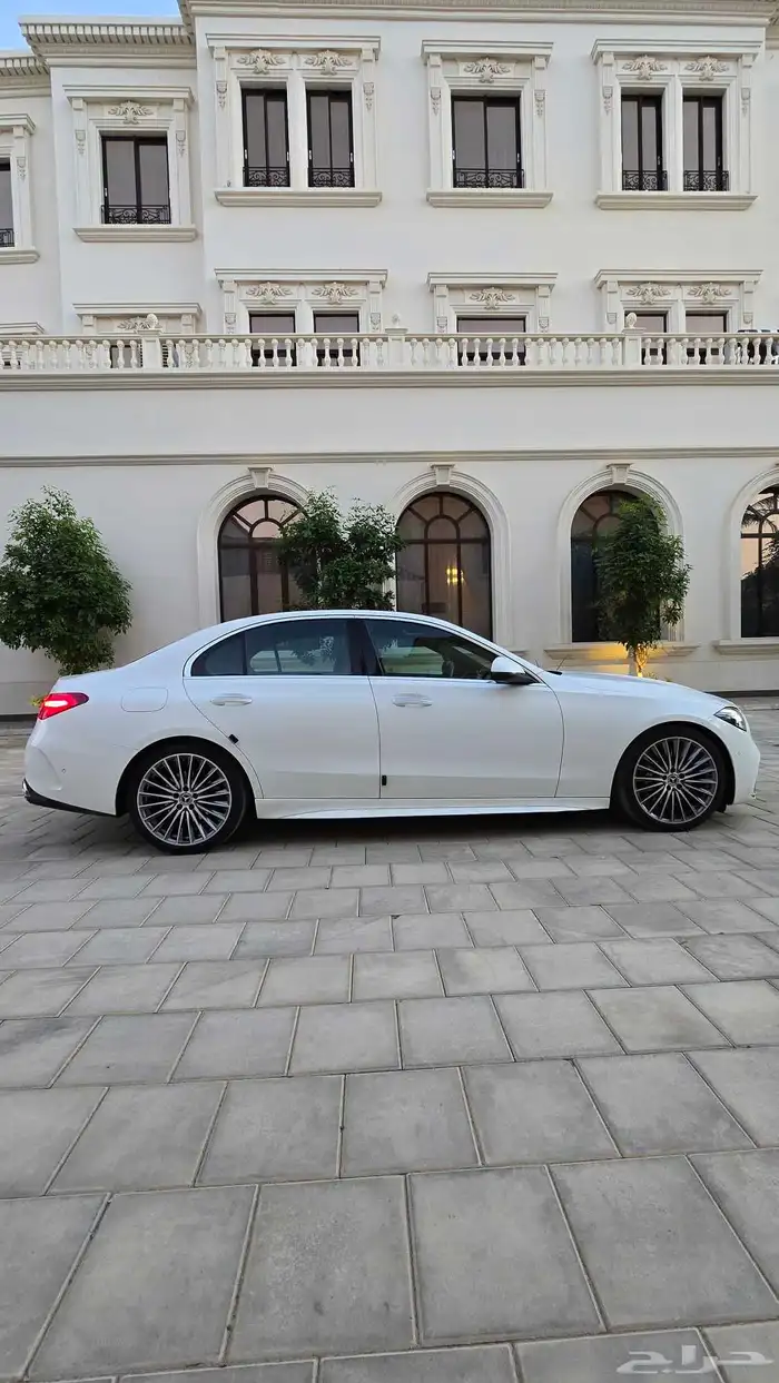 مرسيدس C300 موديل 2023 العداد 6 آلاف كيلو شبه جديد 9