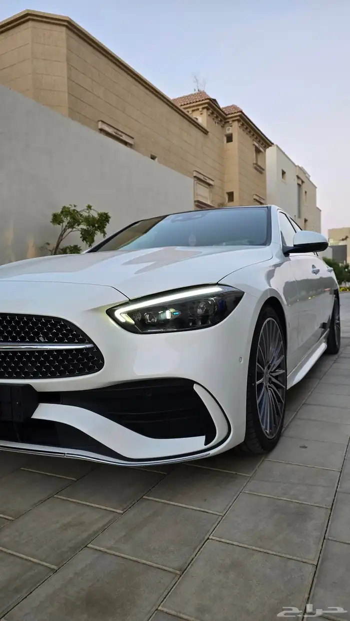 مرسيدس C300 موديل 2023 العداد 6 آلاف كيلو شبه جديد 16