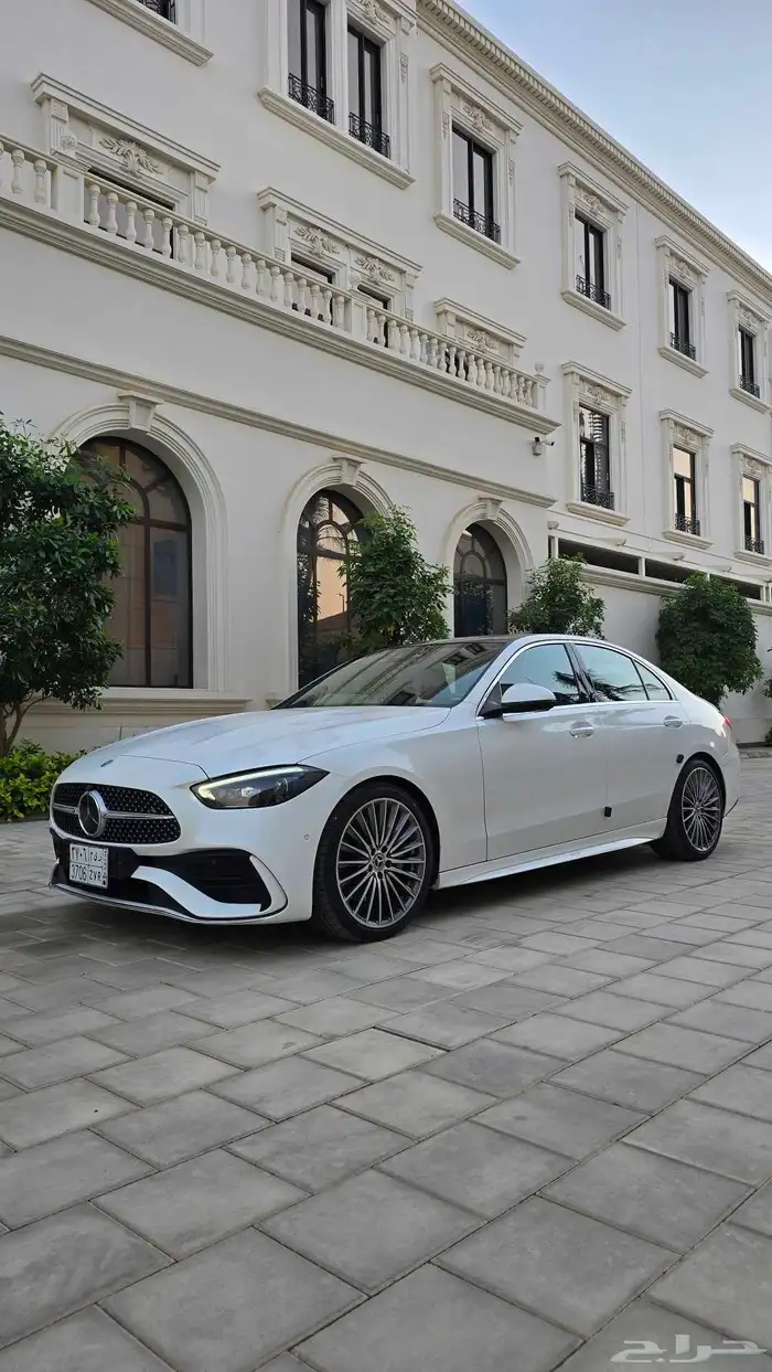 مرسيدس C300 موديل 2023 العداد 6 آلاف كيلو شبه جديد 39