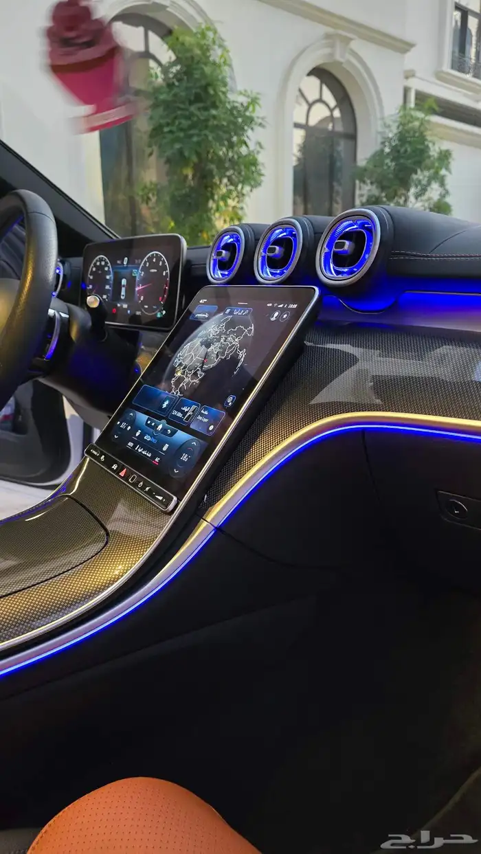 مرسيدس C300 موديل 2023 العداد 6 آلاف كيلو شبه جديد 36