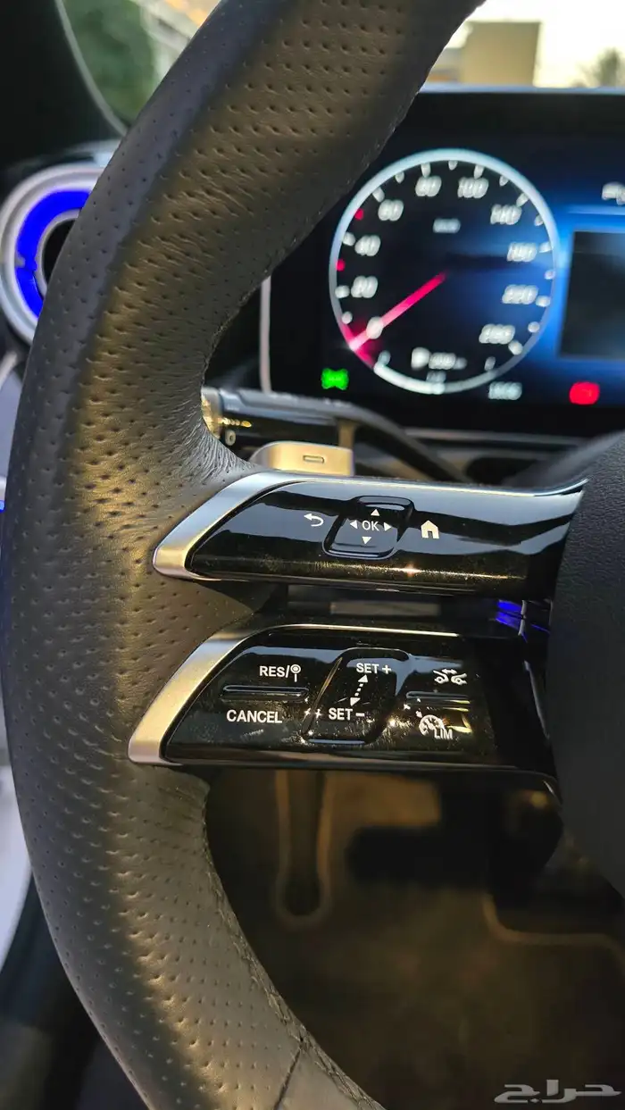 مرسيدس C300 موديل 2023 العداد 6 آلاف كيلو شبه جديد 24