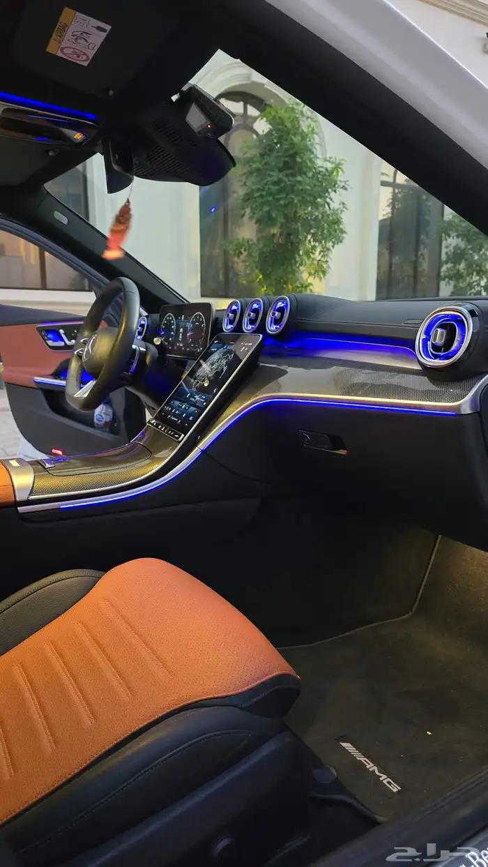 مرسيدس C300 موديل 2023 العداد 6 آلاف كيلو شبه جديد 32