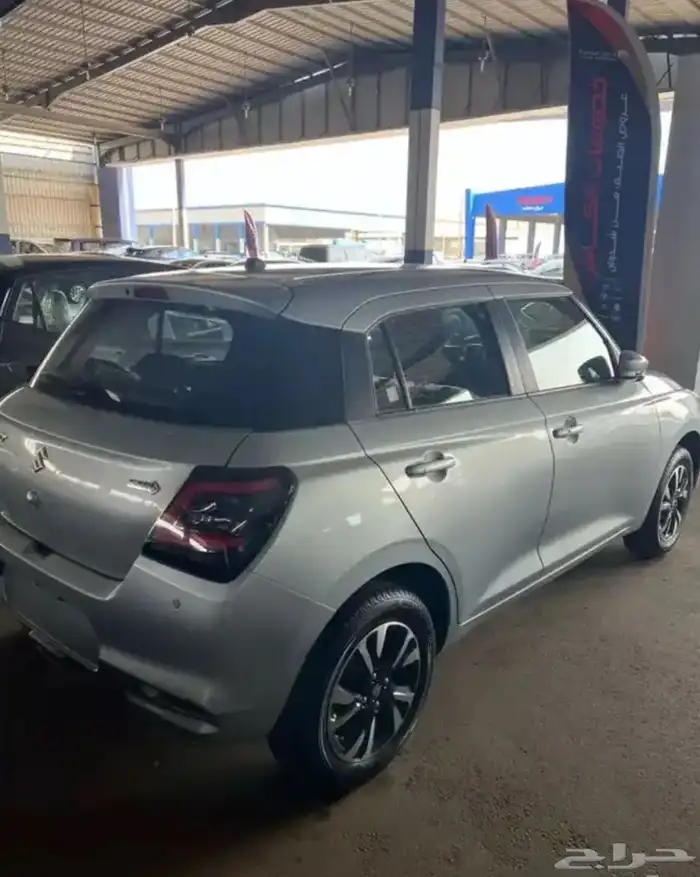 سوزوكي سويفت GLX 2025 3