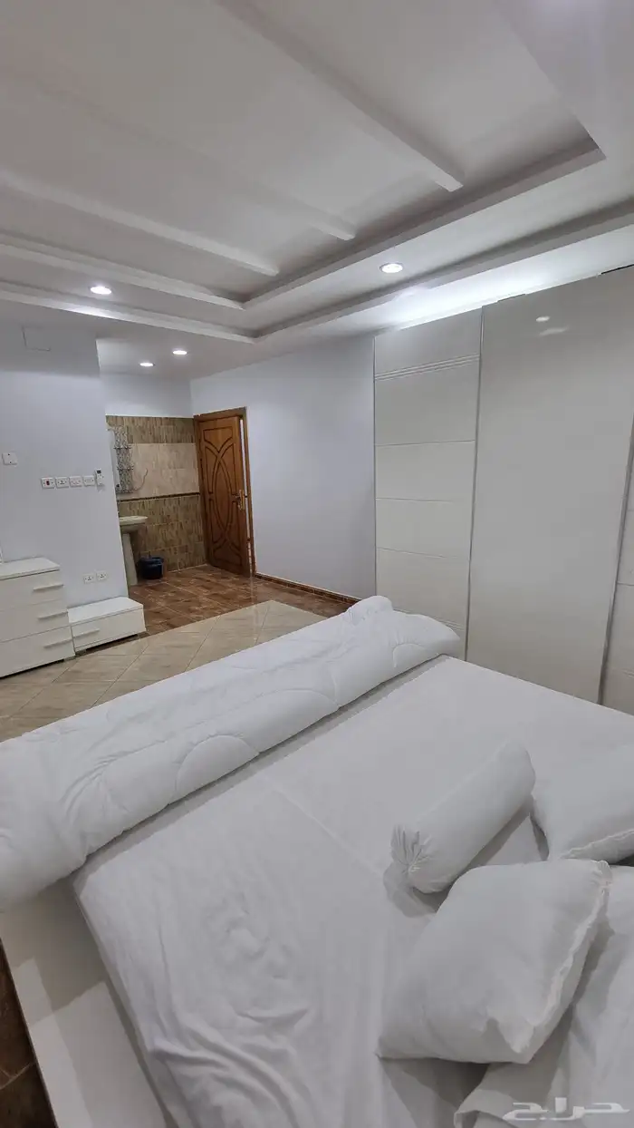 شقه مفروشه الحلقه الشرقيه 1