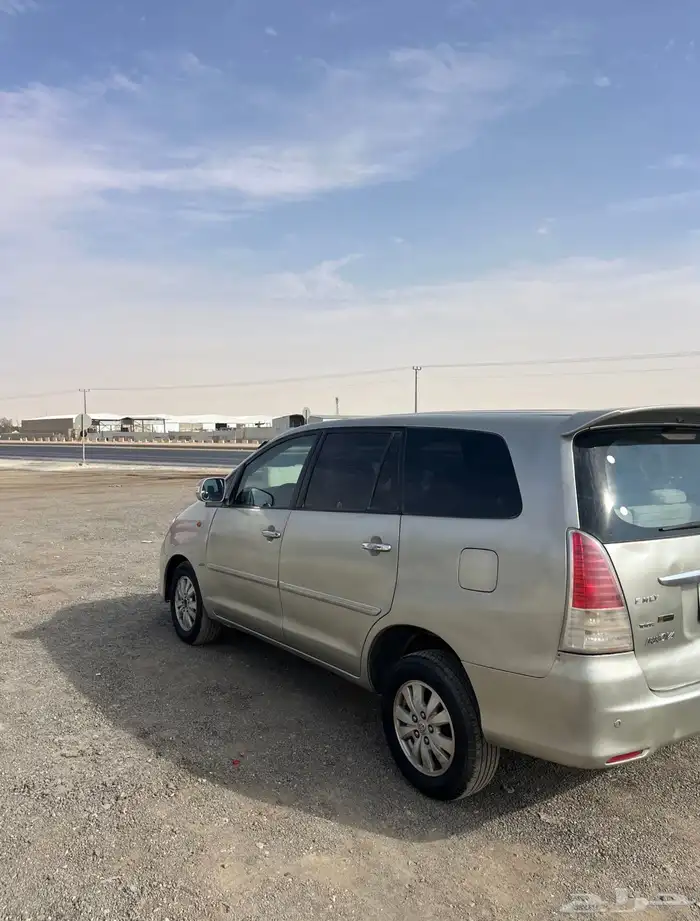 انوفا 2011 للبيع 2