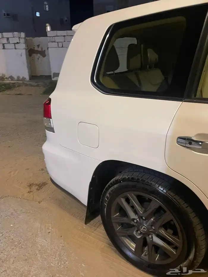 للبيع لكزس.2014شدبلد الحد 140 اسوم وصال 137 لايجي الا اصامل 5